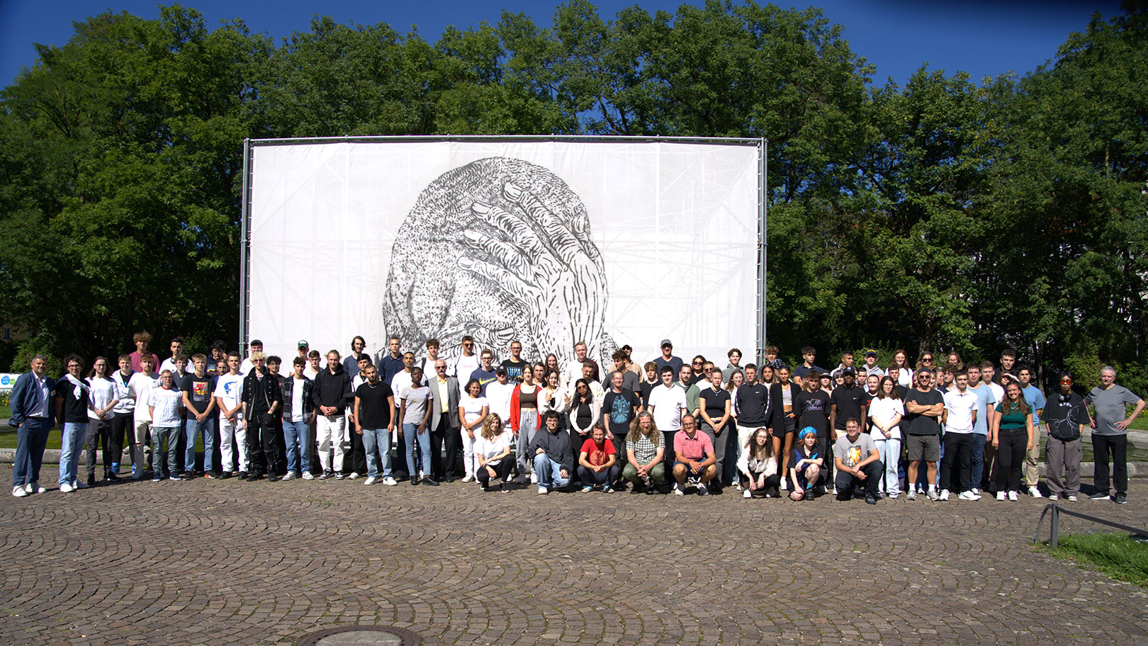 Die Münchener Auszubildenden versammelten sich zum Fotoshooting im Botanischen Garten. 